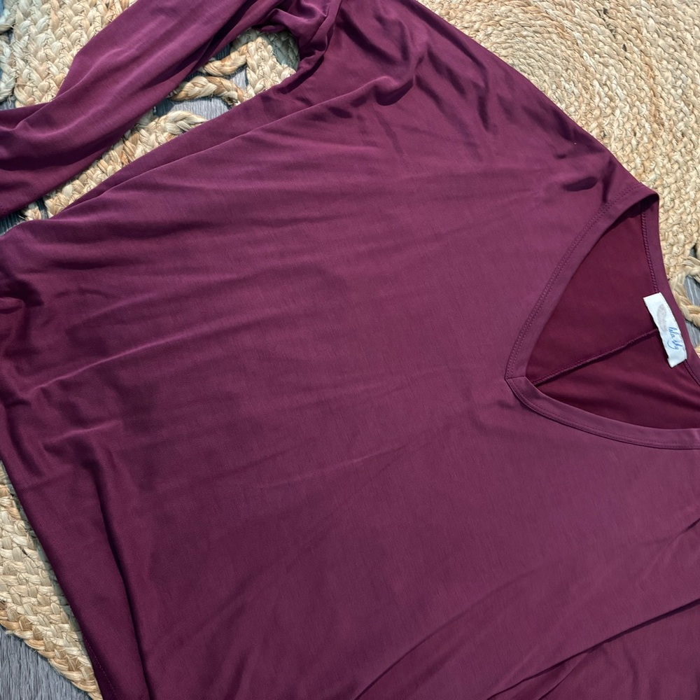 Elegant V-Neck Burgundy Top